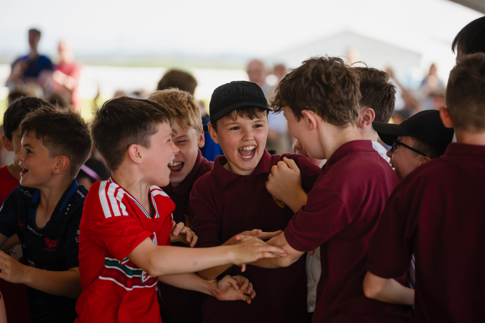 Dathlu canlyniad yn yr Eisteddfod